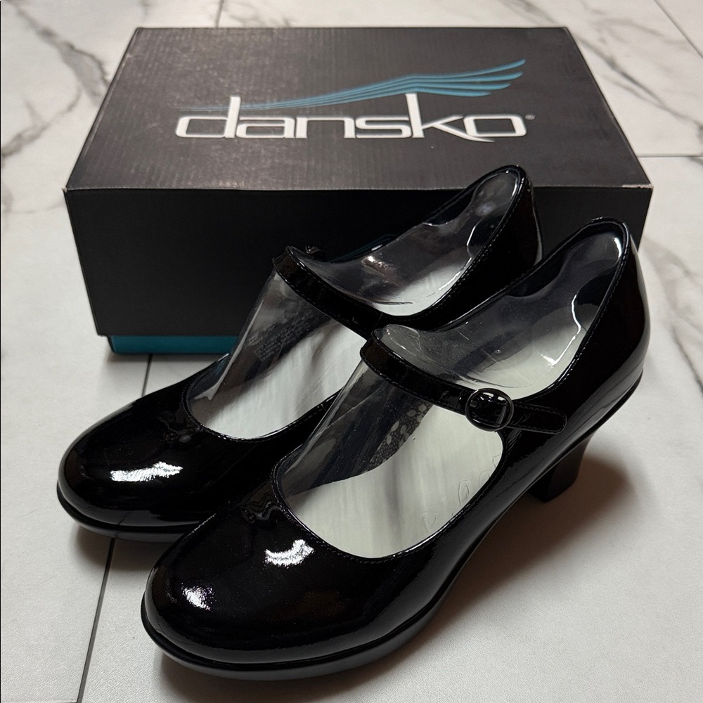 Dansko Women's Bett Patent Black Leather Heels Size 39 Brand New
